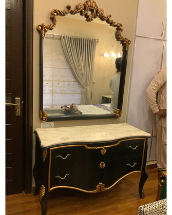 traditional dressing table